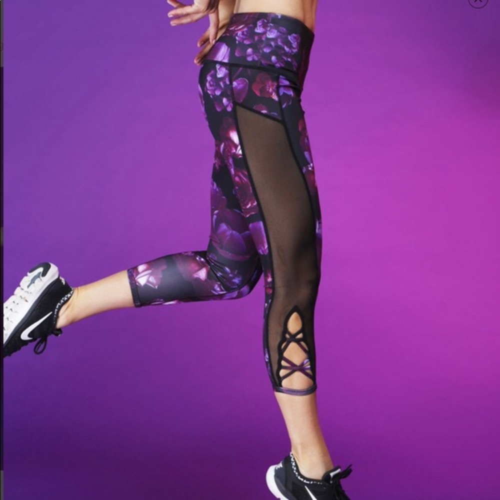 $39 Popflex active dark bloom 4 capris